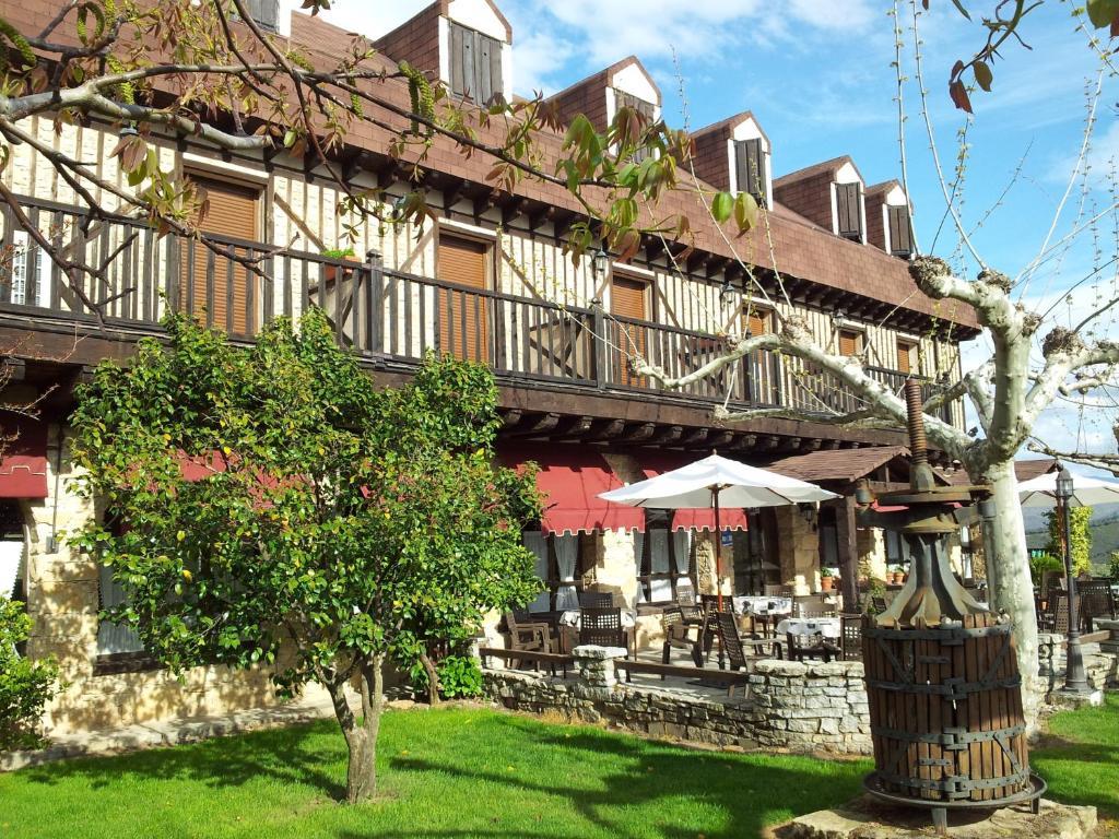 Apartamentos El Mirador Del Soto Sotoserrano Phòng bức ảnh