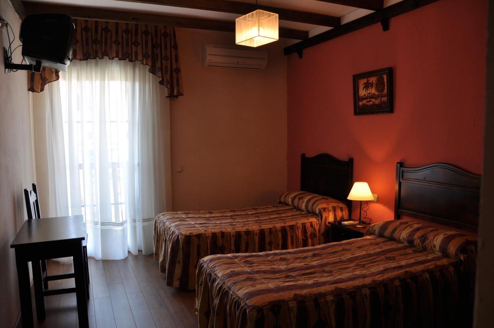 Apartamentos El Mirador Del Soto Sotoserrano Phòng bức ảnh