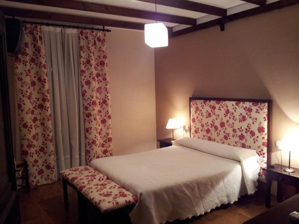Apartamentos El Mirador Del Soto Sotoserrano Ngoại thất bức ảnh