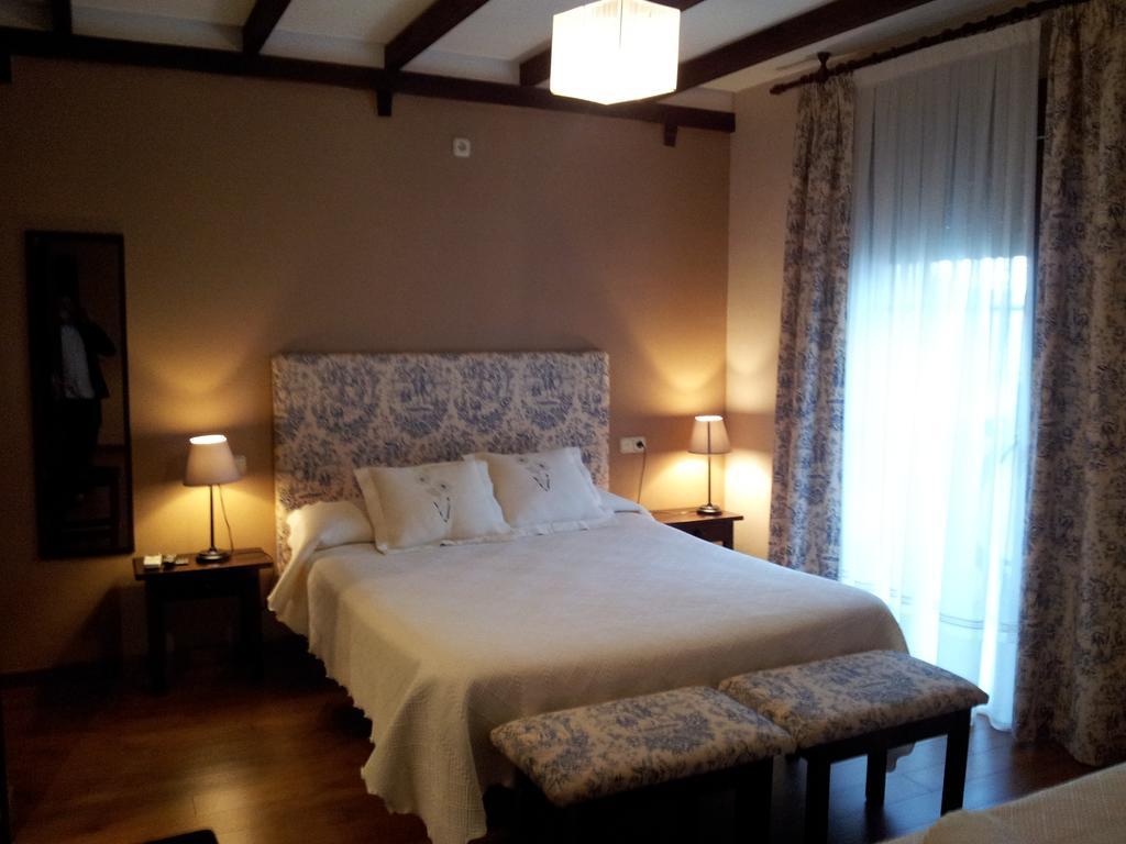 Apartamentos El Mirador Del Soto Sotoserrano Ngoại thất bức ảnh