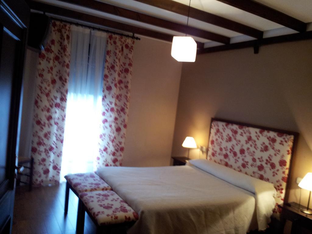 Apartamentos El Mirador Del Soto Sotoserrano Ngoại thất bức ảnh