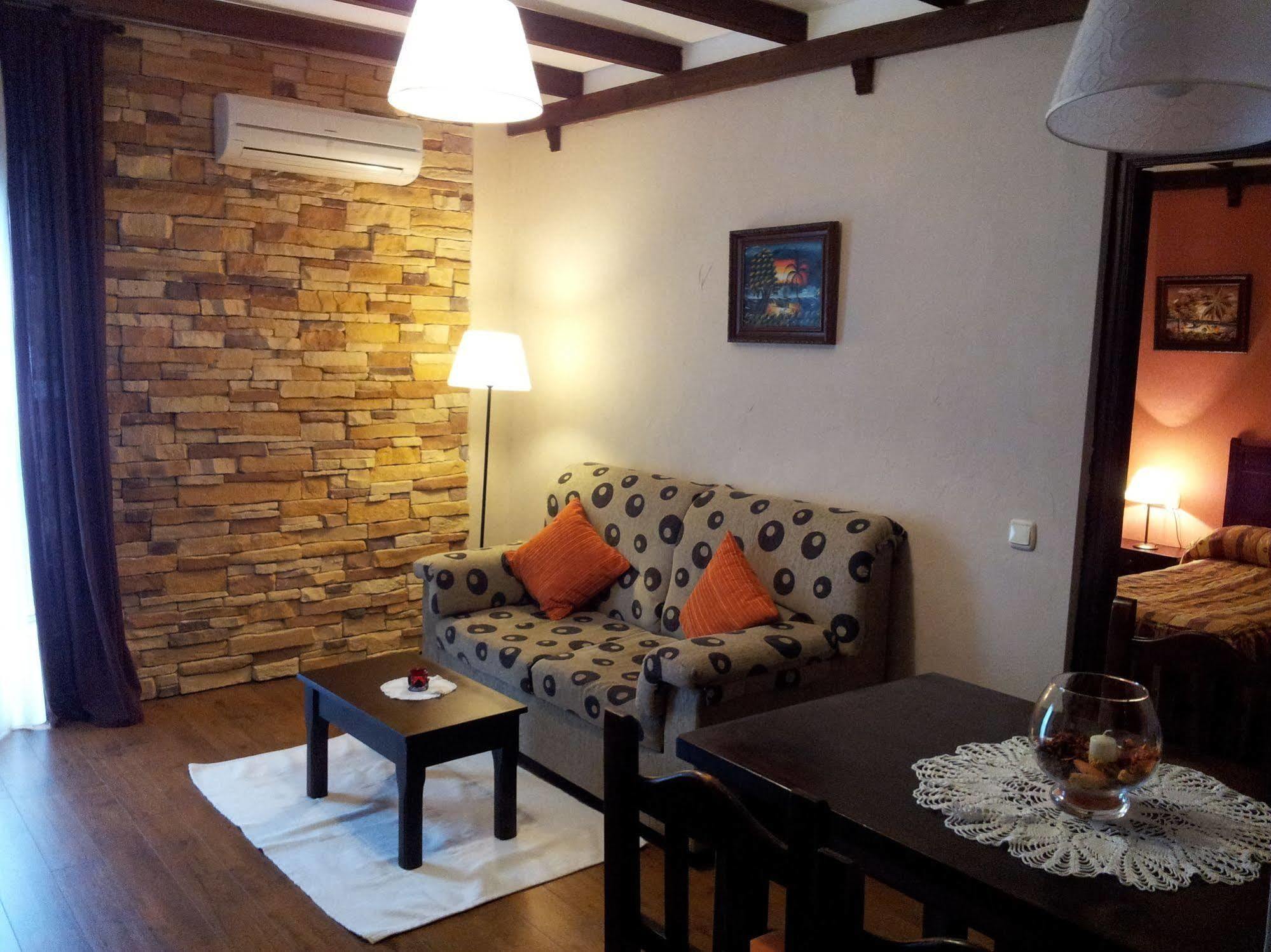 Apartamentos El Mirador Del Soto Sotoserrano Ngoại thất bức ảnh