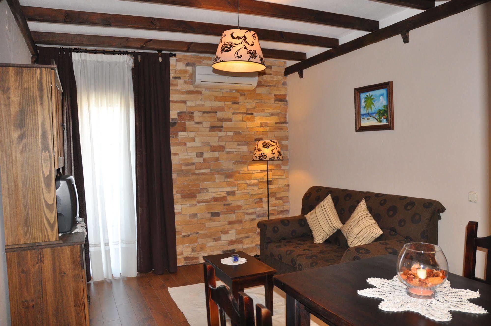 Apartamentos El Mirador Del Soto Sotoserrano Ngoại thất bức ảnh